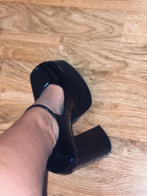 Nelly Klackar - Säljer klackar använda 1 gång. 