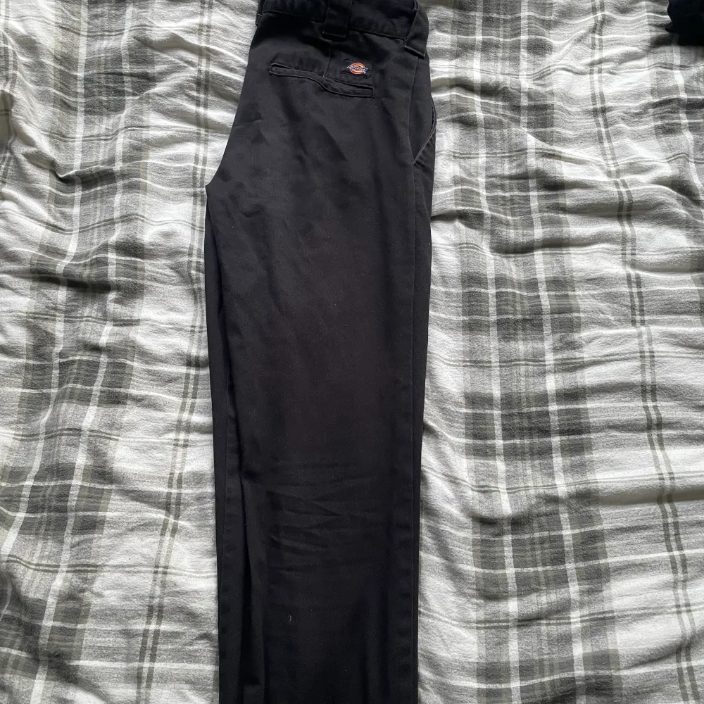 Svarta Dickies byxor i slim straight  Storlek W28/L30. Jeans & Byxor.