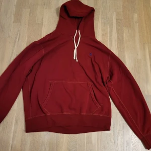Ralph Lauren Hoodie - Jävligt skönt material, säljer för att det passar inte med min stil längre. Cond 10/10