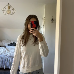 Sweatshirt  - Vit sweatshirt från another & Other Stories 💕