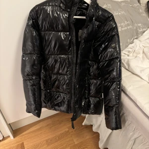 Glansig jacka  - Jätte snygg o skön! 