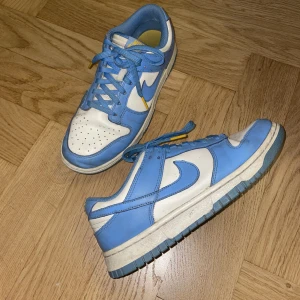Ljusblå Dunks low, Sail coast, 38 - Säljer mina dunks low! Storlek 38! Köpta för 3000kr! Säljer för 1200kr