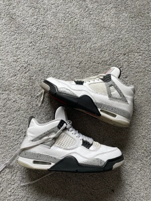 Jordan 4 white cement (2016) - Kvitto finns Bra skick, sparsamt använda Kan skicka med crease-skydd och nya snören