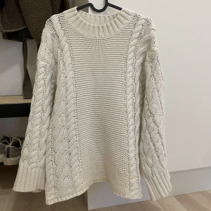 Stickad tröja - Säljer denna fina superpopulära stickade tröja från Gina tricot 🤍 I superfint skici