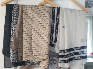 Silkes shalar - Silkes schalar nya  Chanel dior  400kr st 