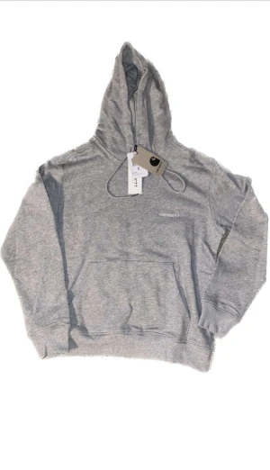 Carhartt hoodie grå - Storlek s, Helt oanvänd då den va för liten, Pris kan diskuteras  