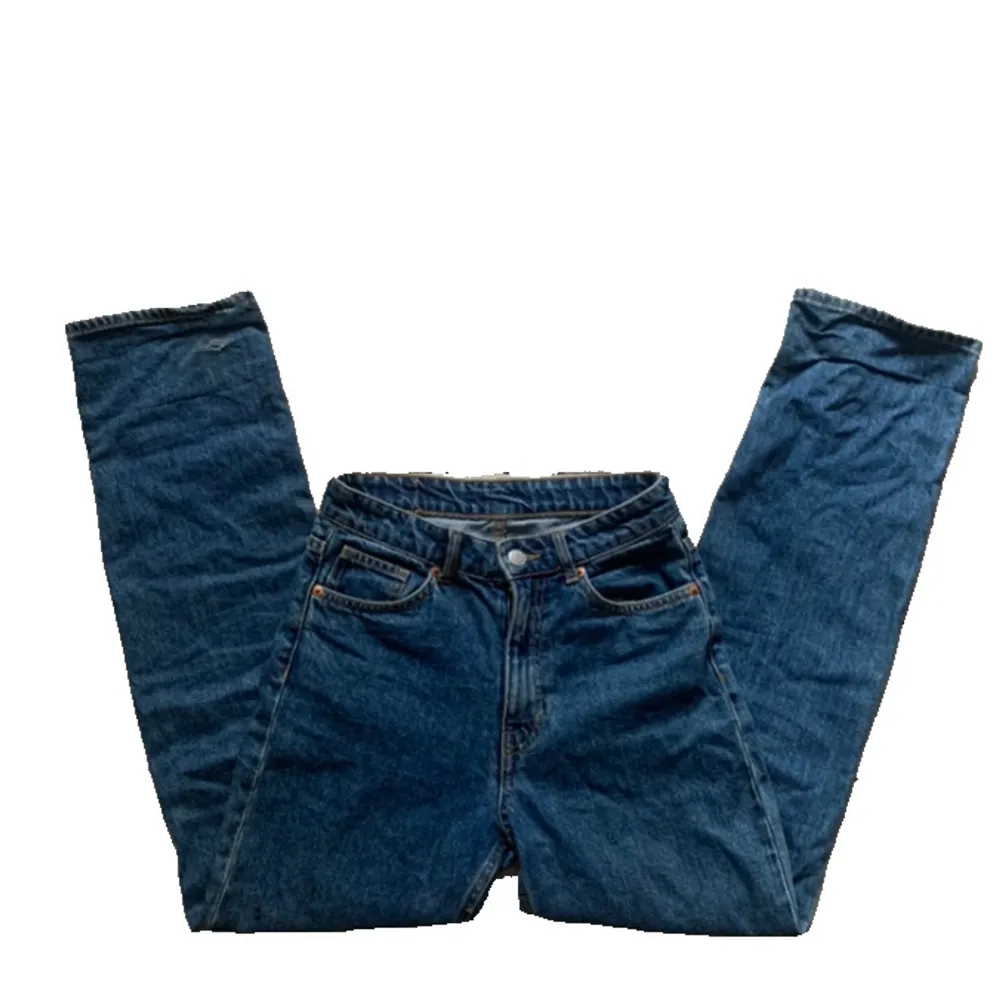 Snygga mid-waisted straight monki jeans. . Jeans & Byxor.