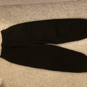 Svarta mjukisbyxor - Använd enstak gång