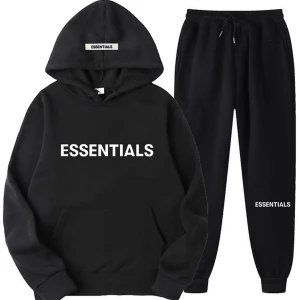 Essentials tracksuit - Säljer helt ny och oanvänd Essentials Tracksuit, storlek M. 