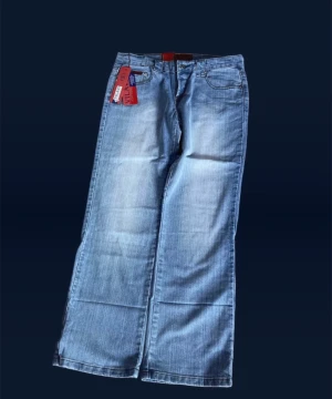 Helt nya lågmidjade jeans - Supersnygga baggy jeans ja köpt som tyvärr var för små. Lågmidjade o jättesnygg fit