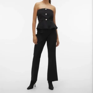 Vero Moda set -  Beställde i fel storlek har bara testat tröjan och byxan  båda är i storlek xs byxan  passar även S  