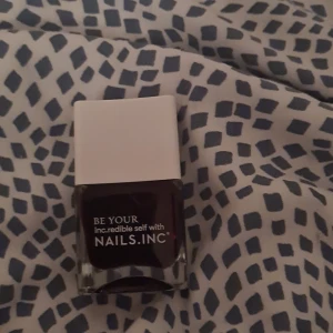 Nagelack - Vinrött nagelack oanvänt