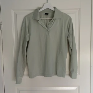 Tröja  - Långärmad tröja i bra skick från Gina tricot i mycket bra skick 💚