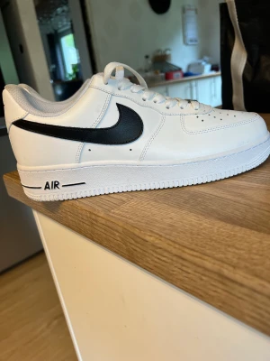 Air force 1 - Tjena, säljer mina air force 1 för dem är för små. Dem är knappt använda.