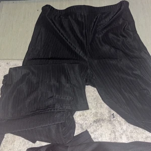 Low boot cut - Har haft på mig de 5 gånger men vill inte ha de längre