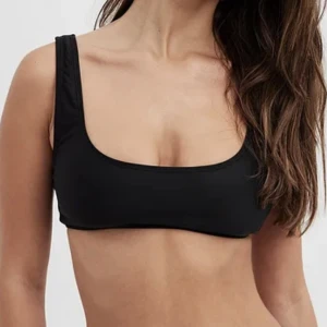 Bikiniöverdel - Helt ny och oanvänd bikiniöverdel, prislapp kvar. Skickas i orginalförpackning.