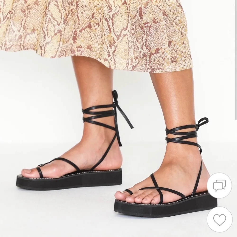 Helt nya oanvända sandaler från topshop. . Skor.