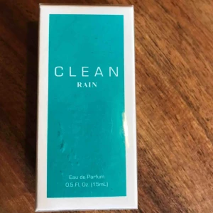 - Helt oanvänd CLEAN parfym, plasten är fortfarande kvar. 