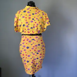 En st kjol och topp i stretchigt tyg🙌🏻 med resår i midjan på kjolen 