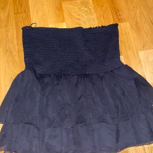 Söt kjol från Gina tricot i stoleken 38. Jag säljer pga att den inte riktigt är min stil! Frakten är inlagt i priset❤️