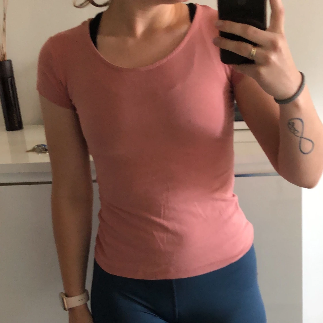 T-Shirt med ”öppen” rygg