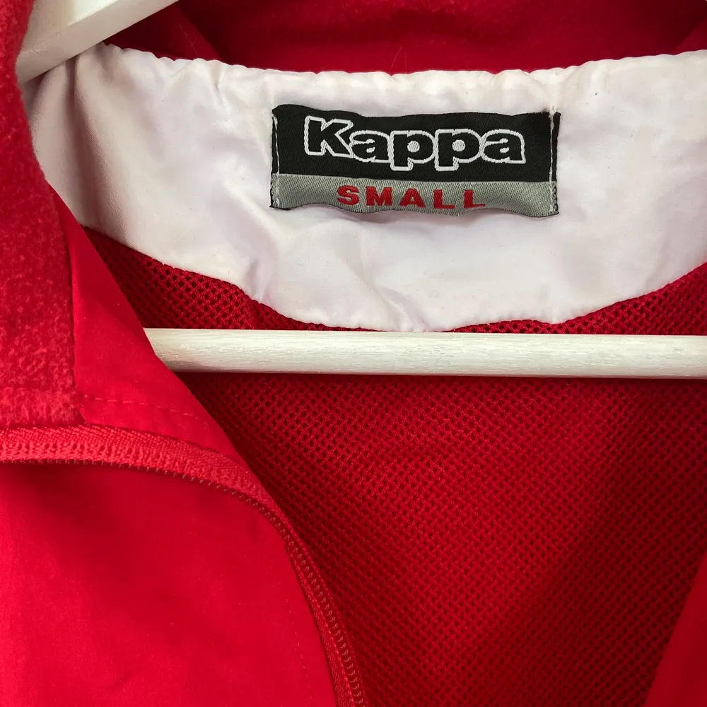 Vintage Kappa vindjacka i storlek S för 120kr. Möts upp i Gävle eller fraktar för 66kr. Jackor.