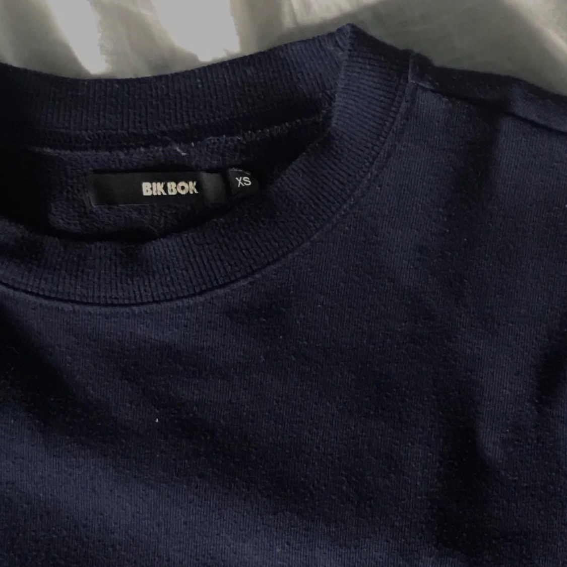 marinblå t-tröja - 91