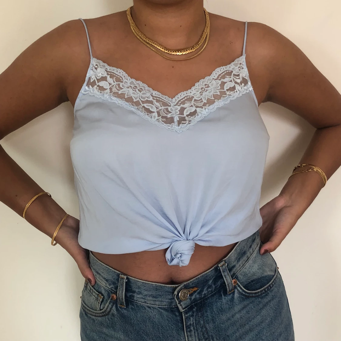 Spetslinne i ljusblå