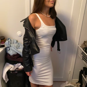 Vit klänning - En helt oanvänd klänning i XS för 199kr