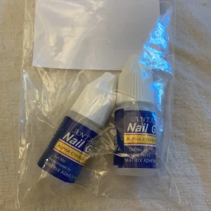Nagellim - Oanvända nagellim från ANTALD. Har använt detta limmet tidigare och naglarna håller ca 3 till 4 veckor utan att ramla av. Nypris 80kr, säljer båda för 60kr med frakten inräknat eller en för 30kr med frakten inräknat.😊