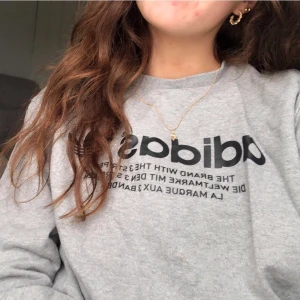 Adidas swatshirt - Cool sweatshirt från adidas storlek M passar en xs/s om man vill ha den lite oversized💕💕