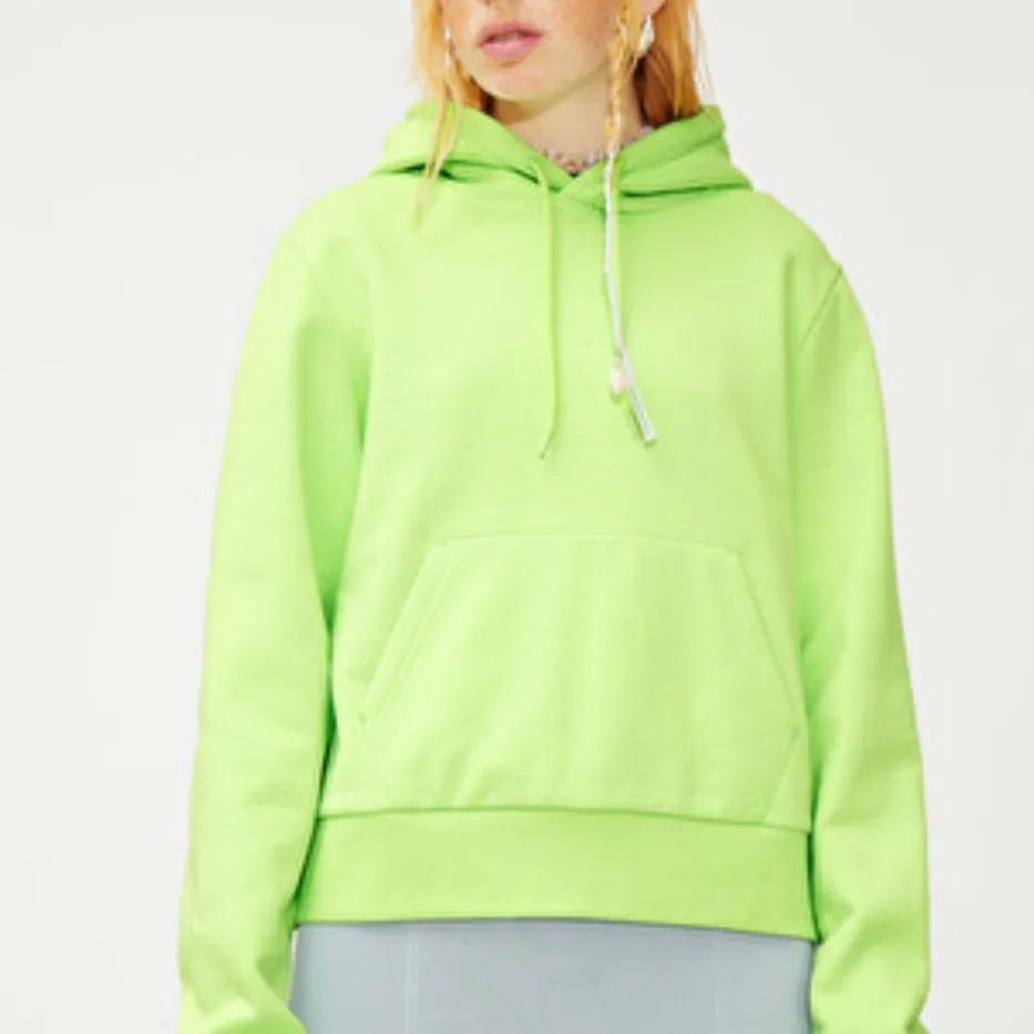 Weekday- neongrön hoodie! Oversized och jättecool!!! Passar alla storlekar beroende på hur fitten önskas. Hoodies.