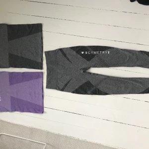 NJIE Seamless tights & linne - Säljer nya tights och linnen från NJIE.   Seamless tank top XS/S - grå och lila Seamless tights XS/S - grå   Kan köpas separat.   Pris: Linne 50 kr (nypris 500:-) Tights 100 kr (nypris 700:-)  Hämtas i Jönköping, Göteborg eller Falkenberg. Kan även skicka