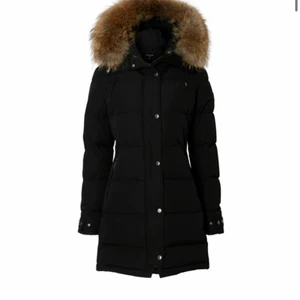 Hollies jacka  - Köpte förra året för runt om kring 4.700kr. Vill sälja den. Skickar bilder på min jacka för seriösa köpare. Pris kan diskuteras. 