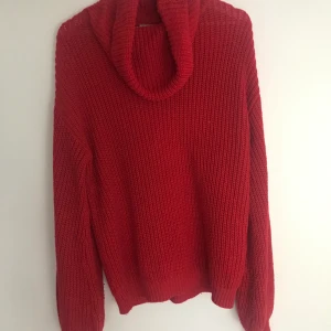 Röd polo stickad tröja - Från NAKD