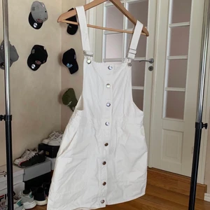 Snickarklänning  - Använd en fåtal gånger, mycket bra skick! 