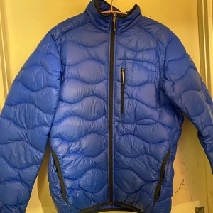 Peak performance jacka helium storlek s - Peak performance jacka helium storlek s (frakt ingår ej)