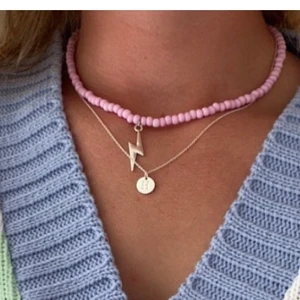 Halsband⚡️💗 - Säljer dessa halsband jag gör själv!💗Priser uppifrån på andra bilden🥰 Alla finns förutom 7an🤩 1. 59 2. 59  3. 59 4. 59 5. 69 6. 69 7. 69 8. 89 9. 79
