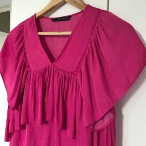 ZARA Rosa Topp - Blus strl xs/34  - Väldigt fint skick! Strl xs 