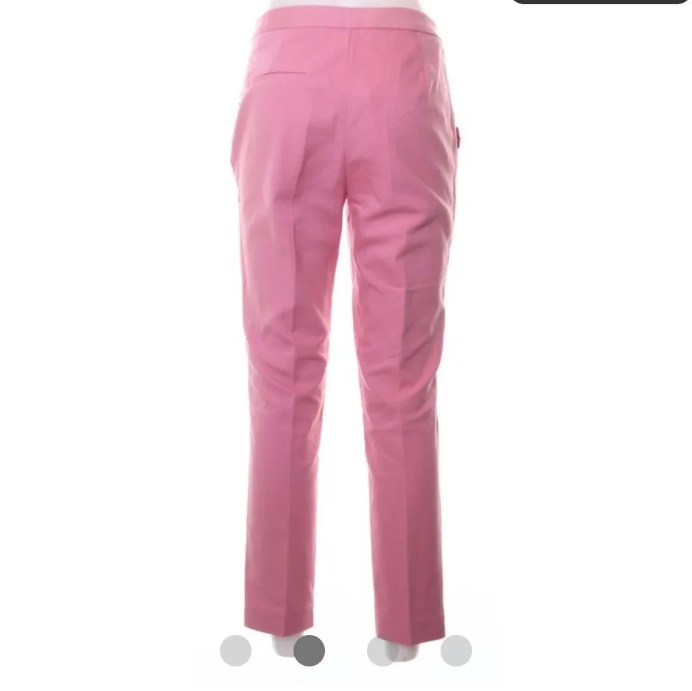 Helt nya & oanvänd rosa kostymbyxor från Zara! Prislappen finns kvar. Jeans & Byxor.