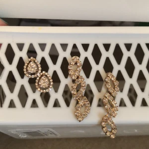 örhängen - 50kr styck för örhängerna. 