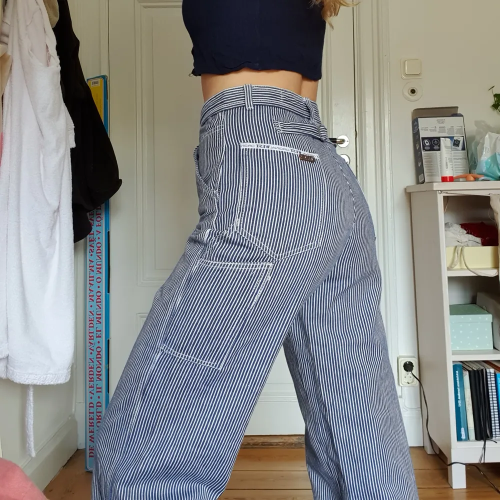 Vill egentligen nt sälja men har ont om plats och pengar :( Kolla gärna in mina andra annonser❤. Jeans & Byxor.