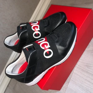 Hugo boss skor  - OBS Äkta storlek 37  Hugo boss skor 500kr nypris  1200 Använda 3 gånger      Köpta ifrån zalando, Finns i Malmö  