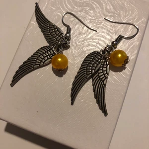 Harry Potter örhänge - Örhänge i sort sett oanvända.