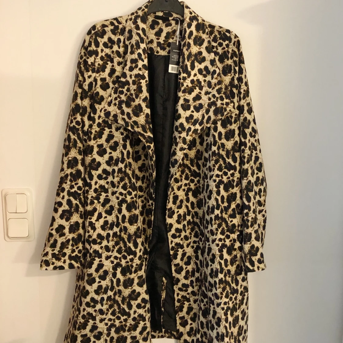Trenchcoat i leopard mönster đ