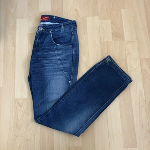  - Snygga Blend She jeans med lite bredare ben nertill. Ev frakt 29 kr🌿