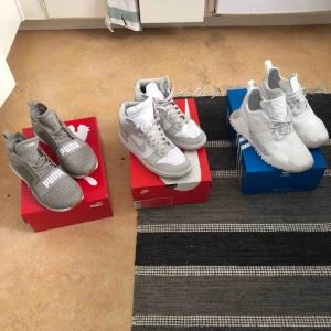  - 3 olika sneakers från märkena nike, puma och adidas Sparsamt använda! 1000kr för alla 3 eller 500kr st Ny pris adidas 1800kr Ny pris nike 1199 Ny pris puma 1299 
