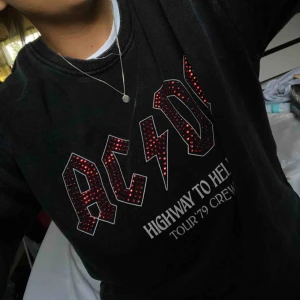  - Snygg tröja använd 1 gång!❤️ frakt står du för själv!