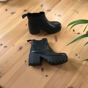  - Boots från vagabond, storlek 37 Knappt använda, superfint skick! Frakt ingår