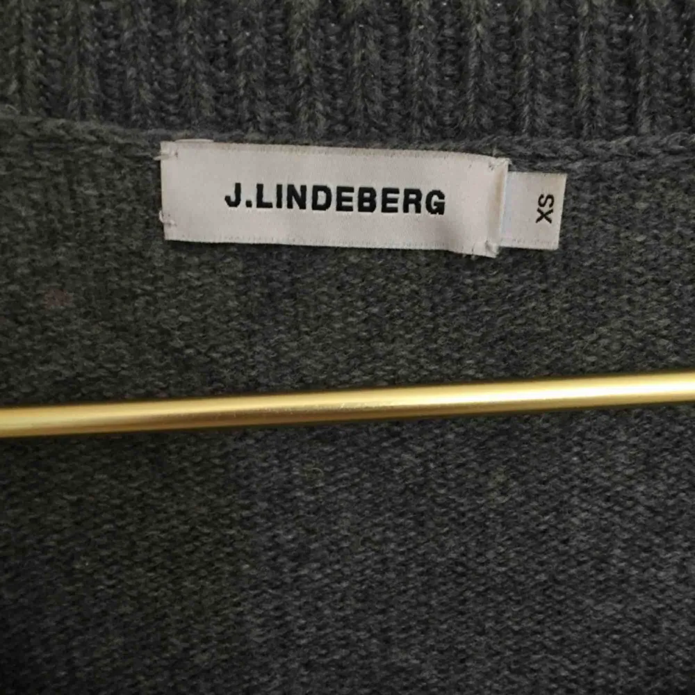 Fin tröja med 50% merinoull från J.Lindeberg i stl XS passar även S.. Stickat.